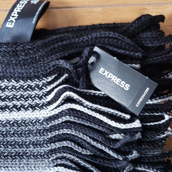 Express Wool Scarf - Picture 2 of 3